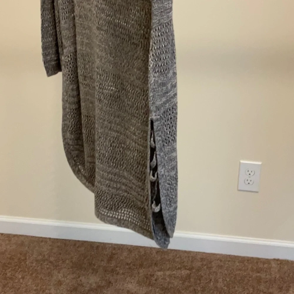 Lon lightweight grey sweater from New York and Company. Never worn. - Picture 6 of 6